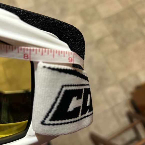 Snow goggles. Castle brand with adjustable strap and drawstring carrying case. - Picture 4 of 10